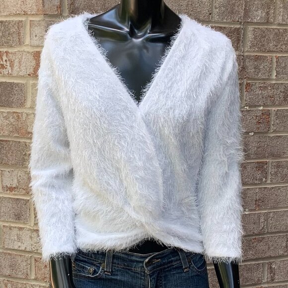 Jennifer Lopez V-Neck Eyelash Sweater Sz S - Picture 4 of 9